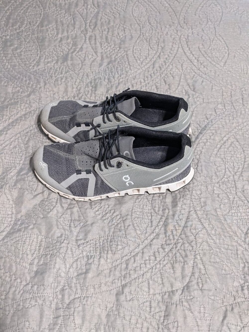 ON Cloud Grey Running Shoes (Gray)